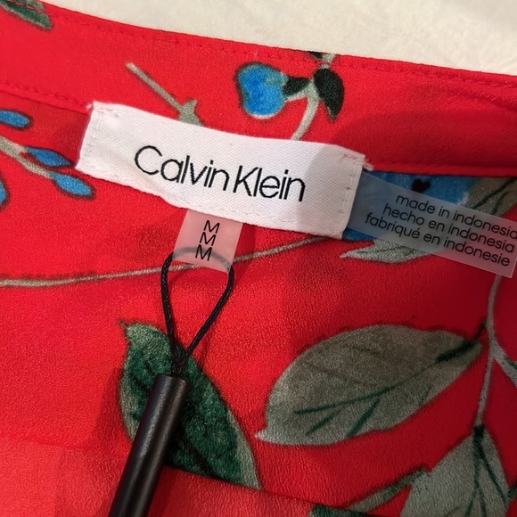 151. Calvin Klein Floral Print Roll Tab Sleeves Blouse in Vibrant Red, Size Med - Picture 9 of 14